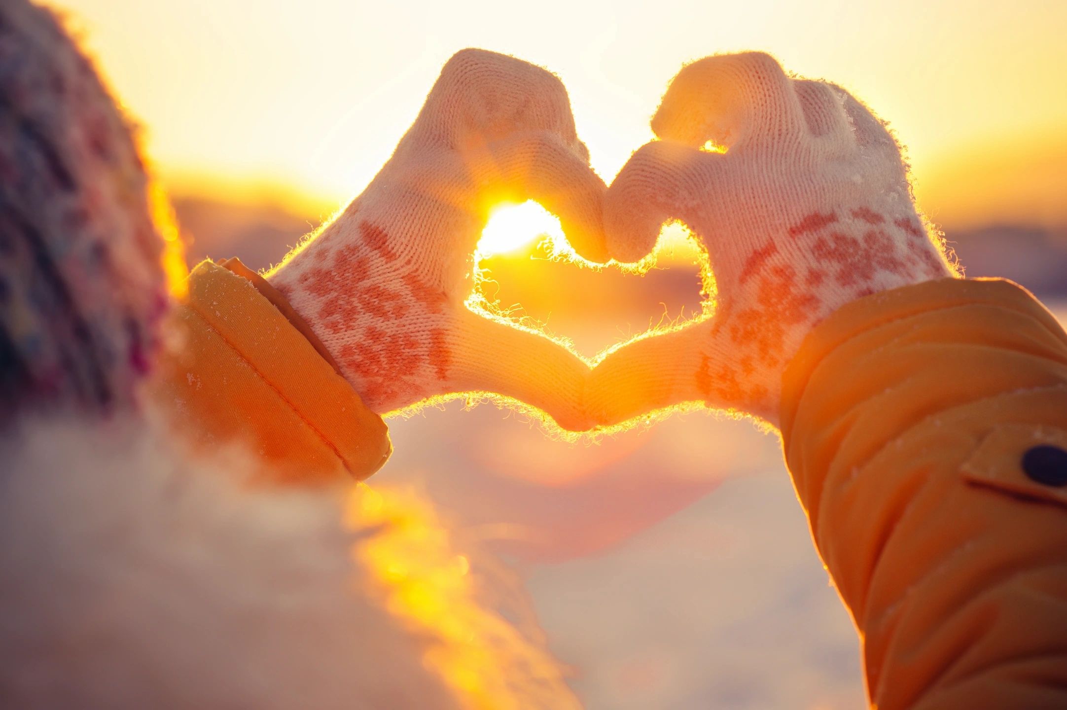 hands wearing mittens